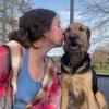 Laura: Cuidado canino con amor y confianza 