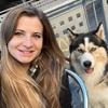 Luisa: Cariñosa cuidadora de perros y dueña de huskys