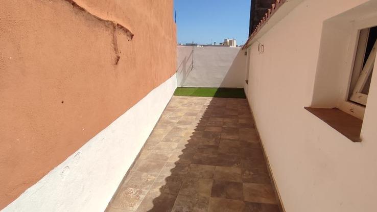 Exterior de nuestra casa: zona trasera, la mayoría del día está en sombra.