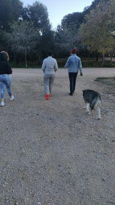 Maya , en un paseo por el parque