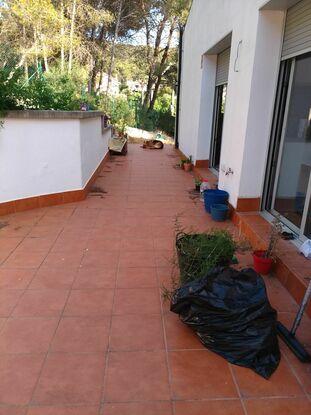 Gran terraza alrededor de toda la casa