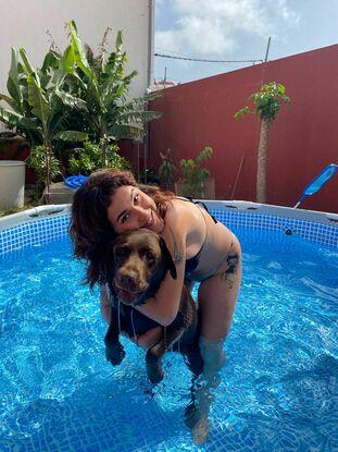 En la piscina con Trufa