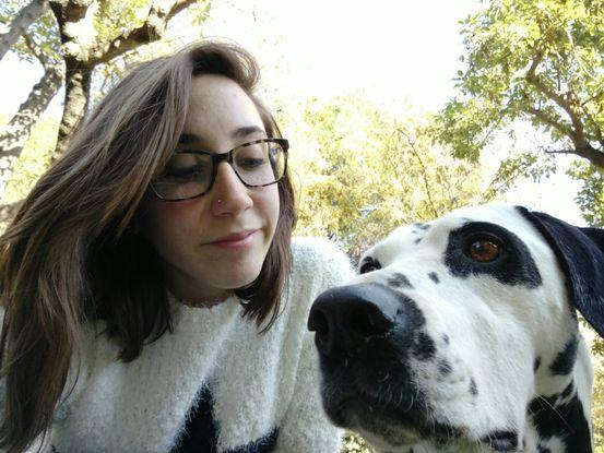 Me encanta sacar a los perritos al parque, para que estén al aire libre y se diviertan. Para mí un perro en cualquier vivienda forma parte de una familia. 