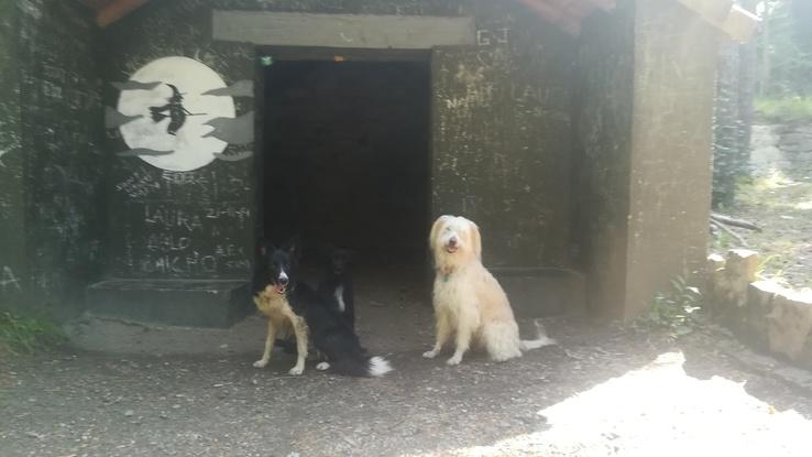 Excursión con mis niñas a La Casita de las Brujas, Biescas. 