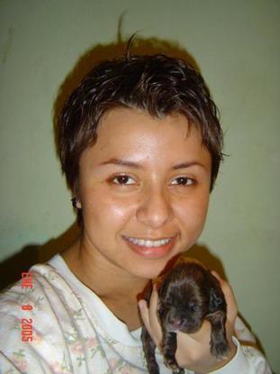 Cachorrito rescatado de un contenedor junto con sus 8 hermanos.