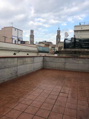 La terraza que podemos usar para jugar a la pelota o hacer lo que le guste.