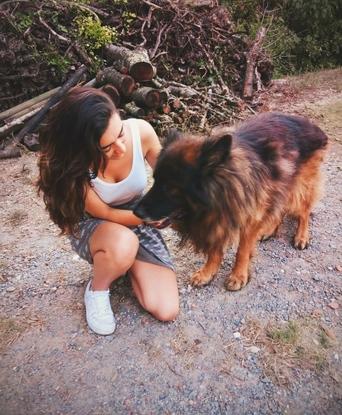 Con uno de los perros de mi abuelo