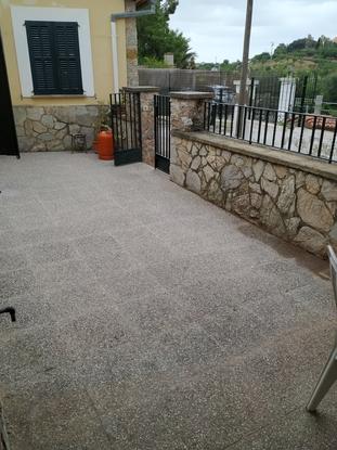 Patio de nuestra casa. Aquí estamos con los perros, pero donde verdaderamente disfrutarán es en el campo.