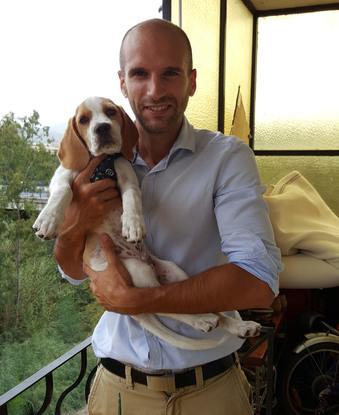 With Zen in our balcony (beagle) | Con Zen en nuestro Balcón (beagle)