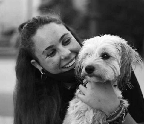 Con la pequeña Lía🐕