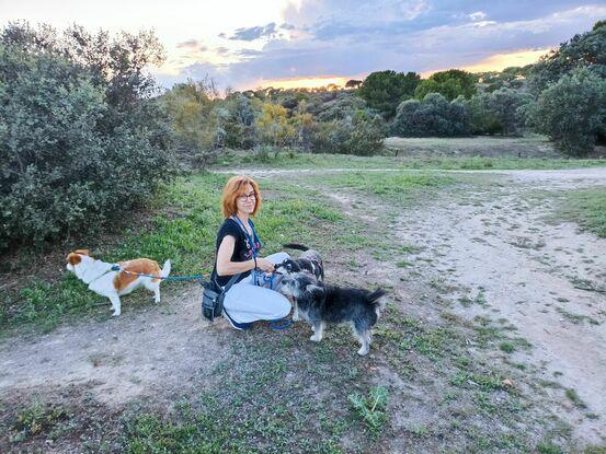 Con dos amigas de Tin en el campito