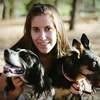 Laura: Auxiliar de veterinaria paseadora de perros 