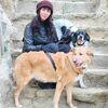 Lidia: Auxiliar veterinario y peluquera canina. Me encanta jugar con los perros y pasear. 