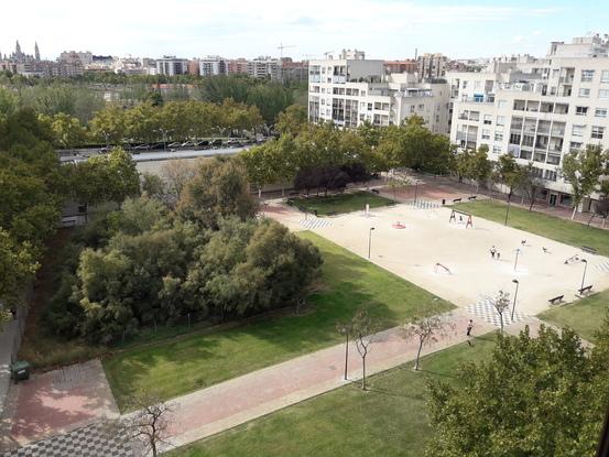 Vista del parque Oriente y parques de los alrededores del piso que disfrutan diariamente los perros del vecindario