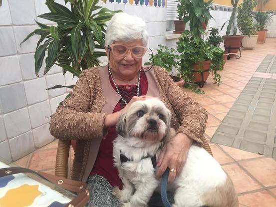 Mi abuela y mi perro Ricky ❤🐕