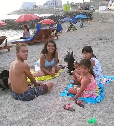 Primo, sobrinas y Pascual en la playa