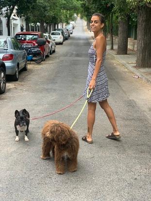 Un paseo por el barrio con Mica