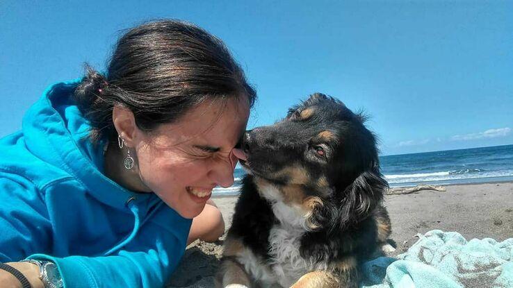 Con Cas en la playa asturiana