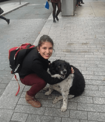Abrazando un perro de la calle cuando estuve en Cork-Irlanda