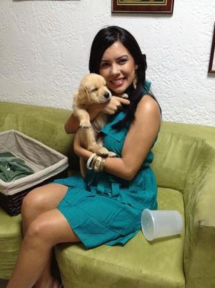 Acá estoy con coco, el cachorrito que deje en venezuela, en ese momento tenia dos meses.